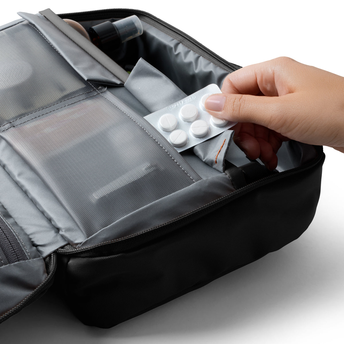 Hanging Toiletry Kit Plus / Black