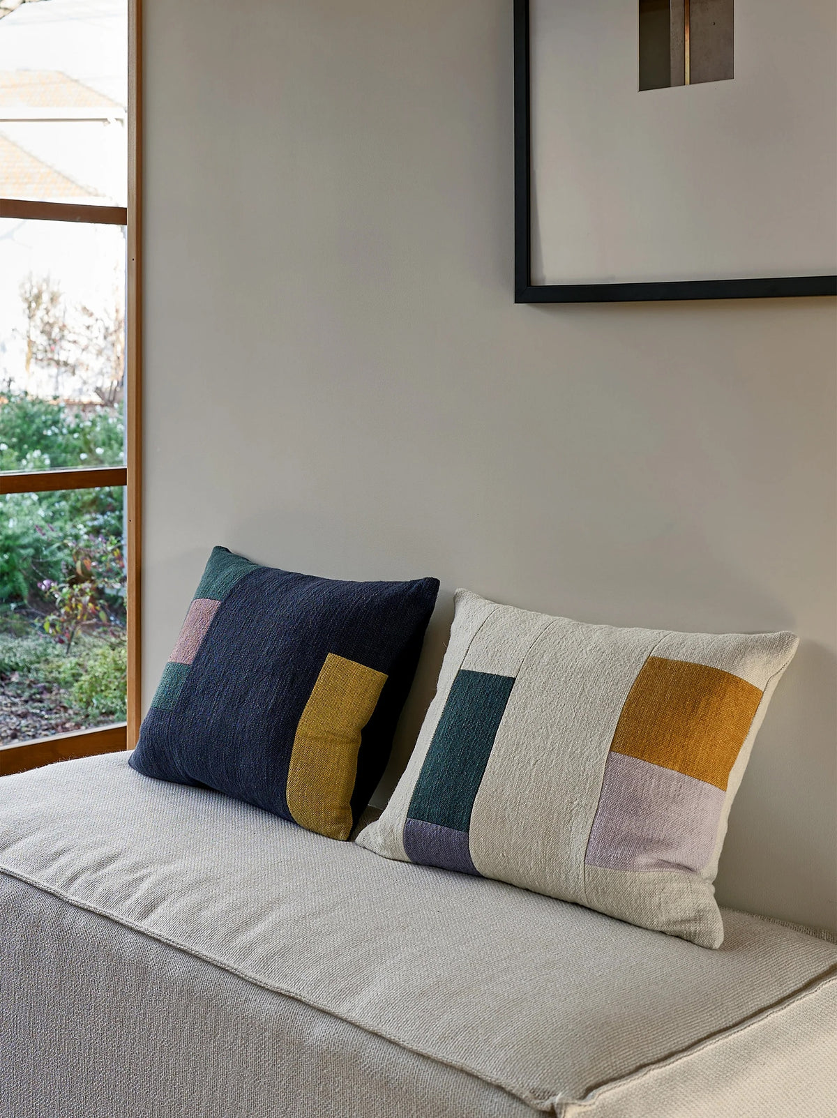 Build Cushion / Blue Black