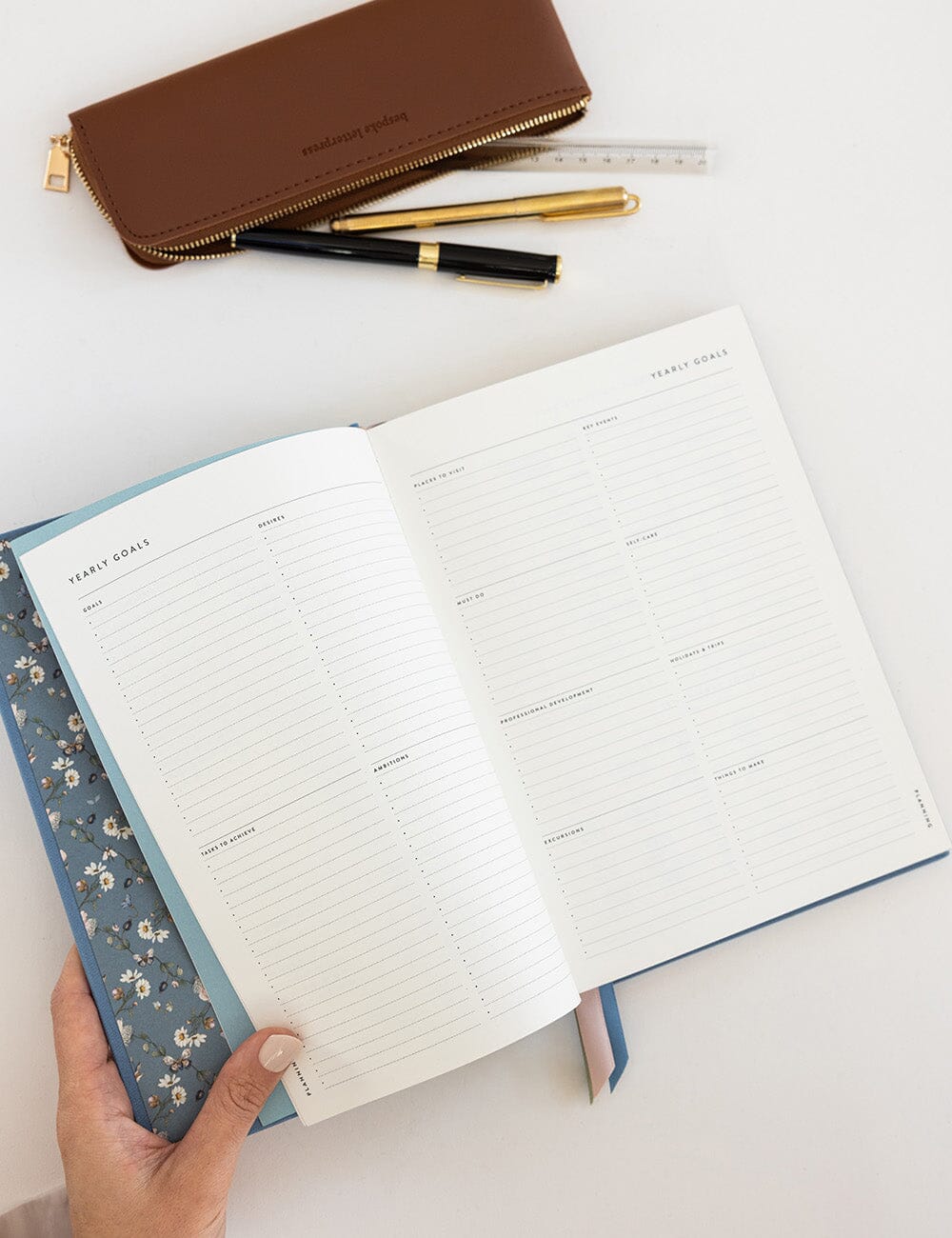 2027 Teachers Desktop Planner / Pembroke Blue