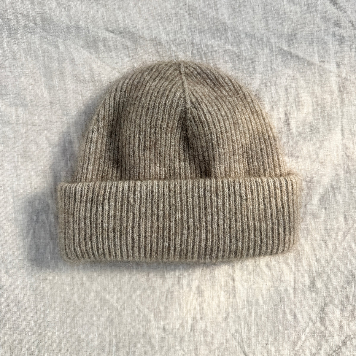 Possum Merino Fine Rib Beanie / Mocha