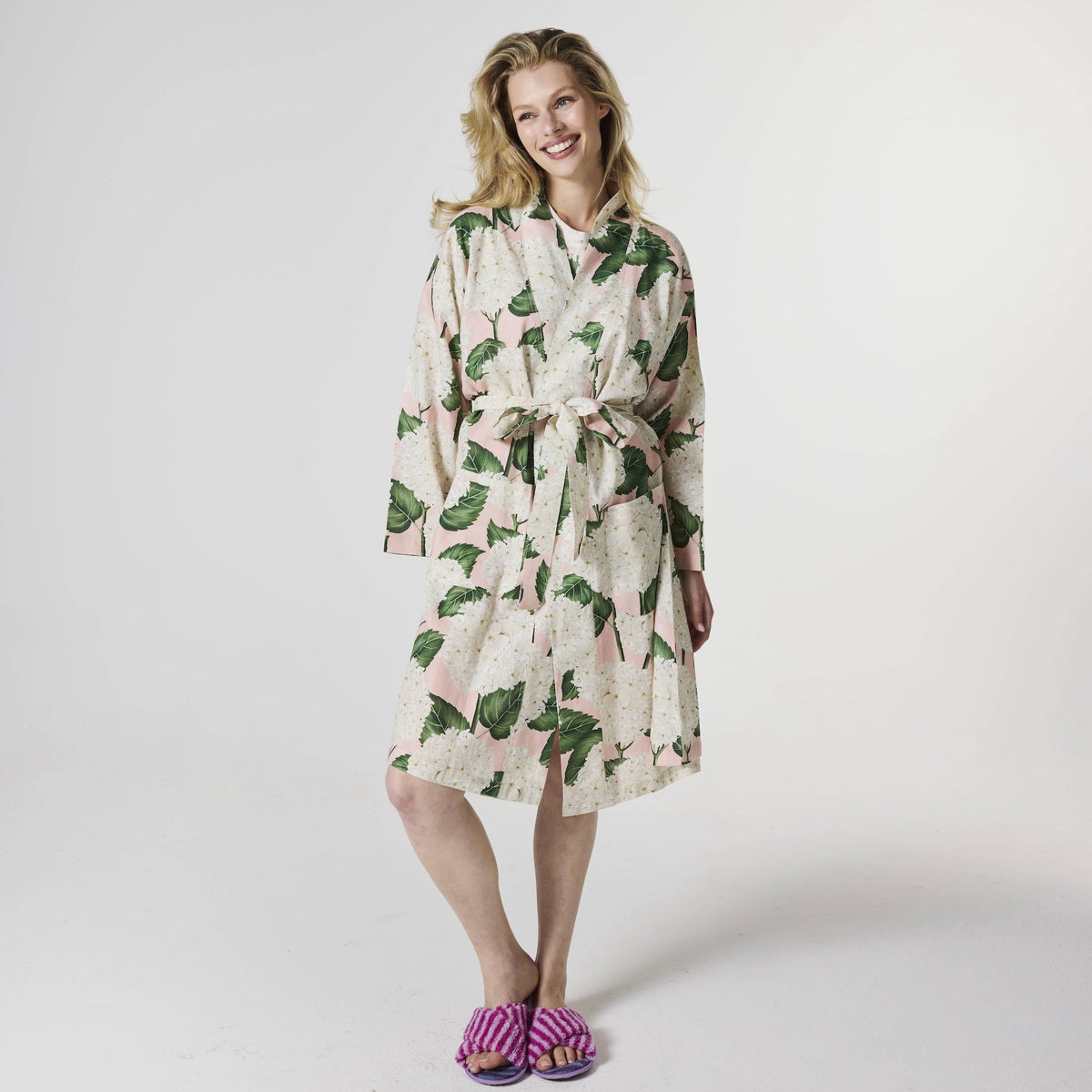 Hydrangea Pink Linen Robe