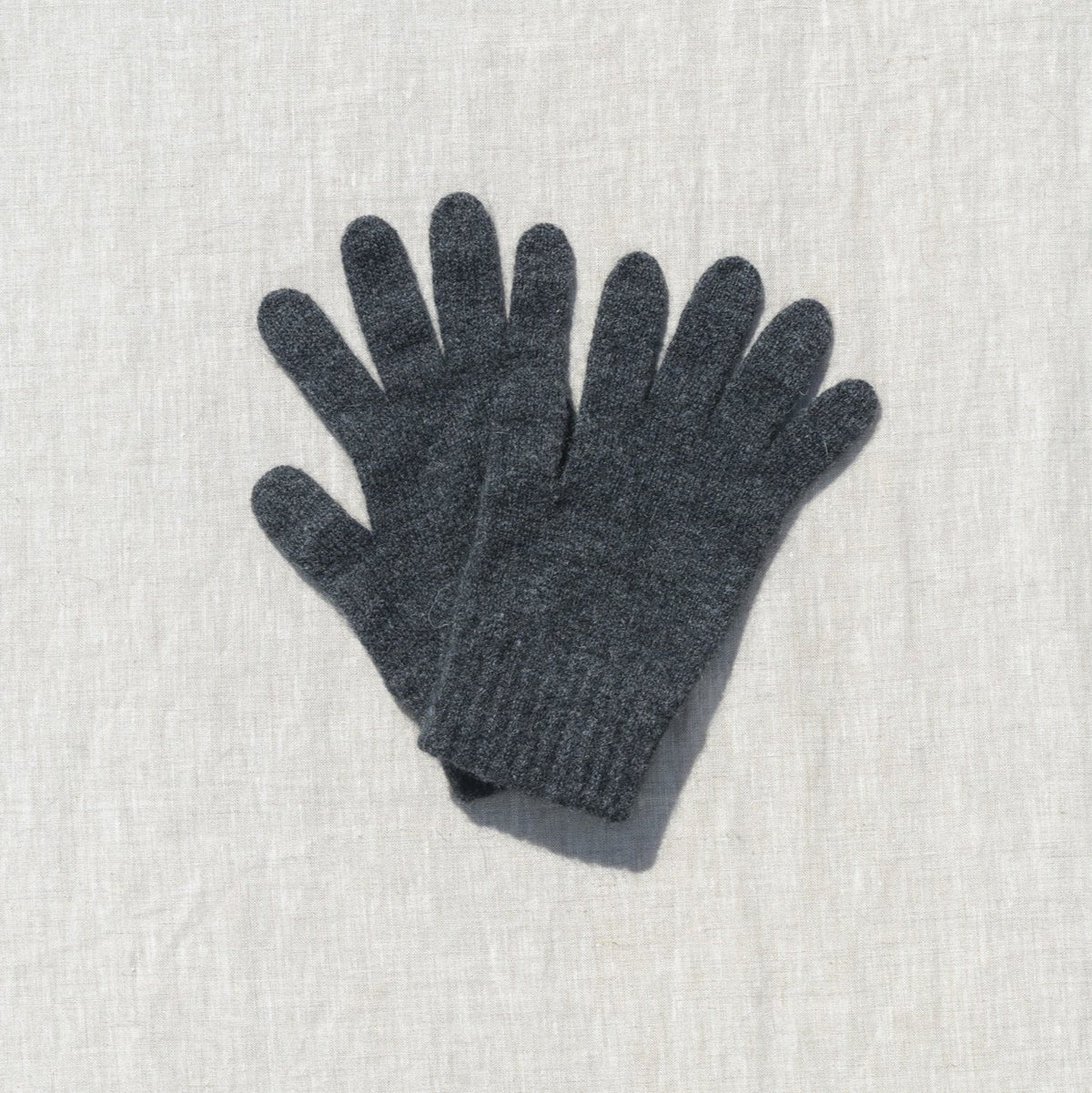 Possum Merino Gloves / Charcoal