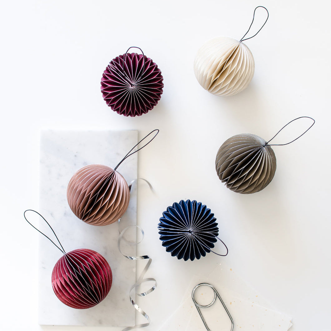 Paper Sphere Ornament / Off White with Silver Glitter