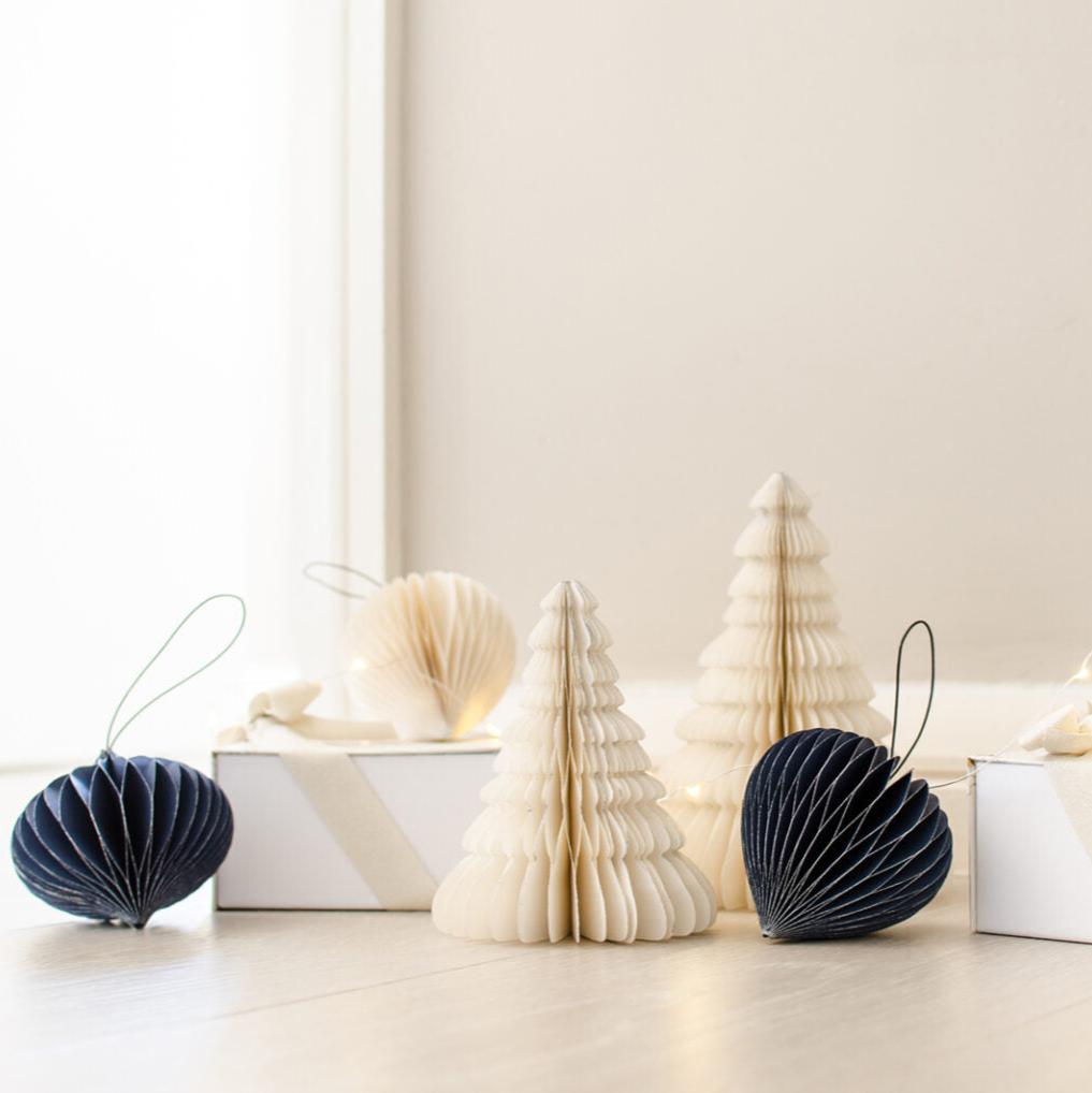 Standing Tree with Glitter 20cm / Off White