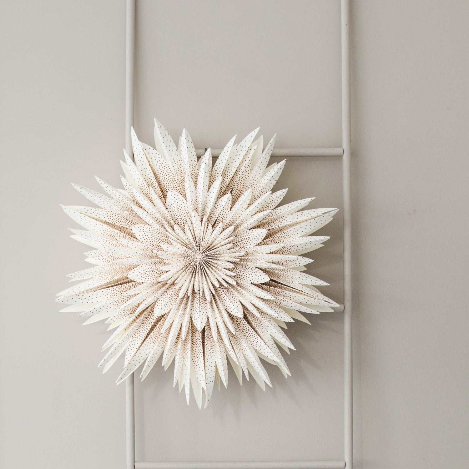 Paper Snowflake 65cm / Off White & Gold