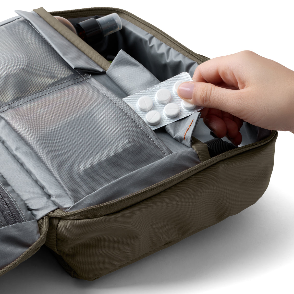Hanging Toiletry Kit Plus / Sea Kelp