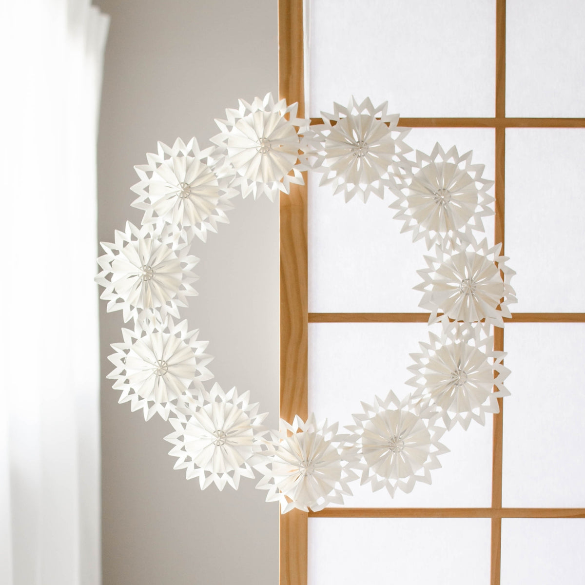 Paper Wreath / Off White