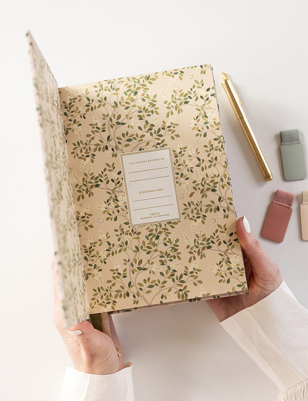 2025 Desktop Linen Bound Planner / White Blossoms