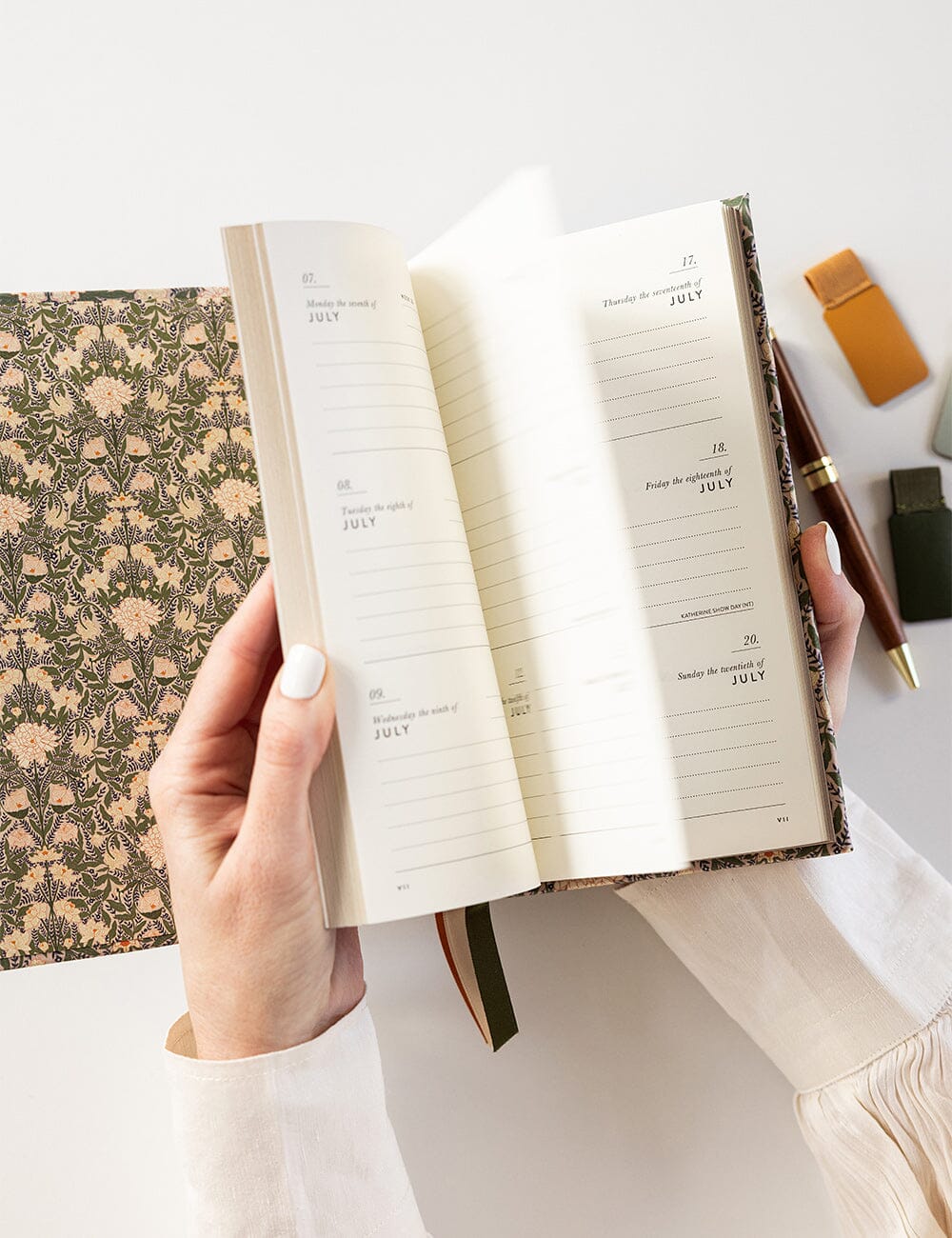 2025 Petite Linen Bound Planner / Chrysanthemum