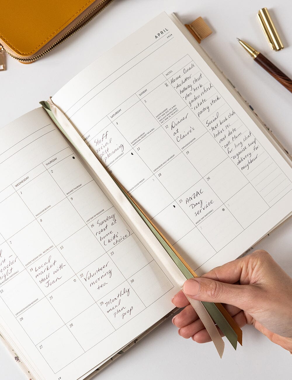 2026 Desktop Linen Bound Planner / Button Fern