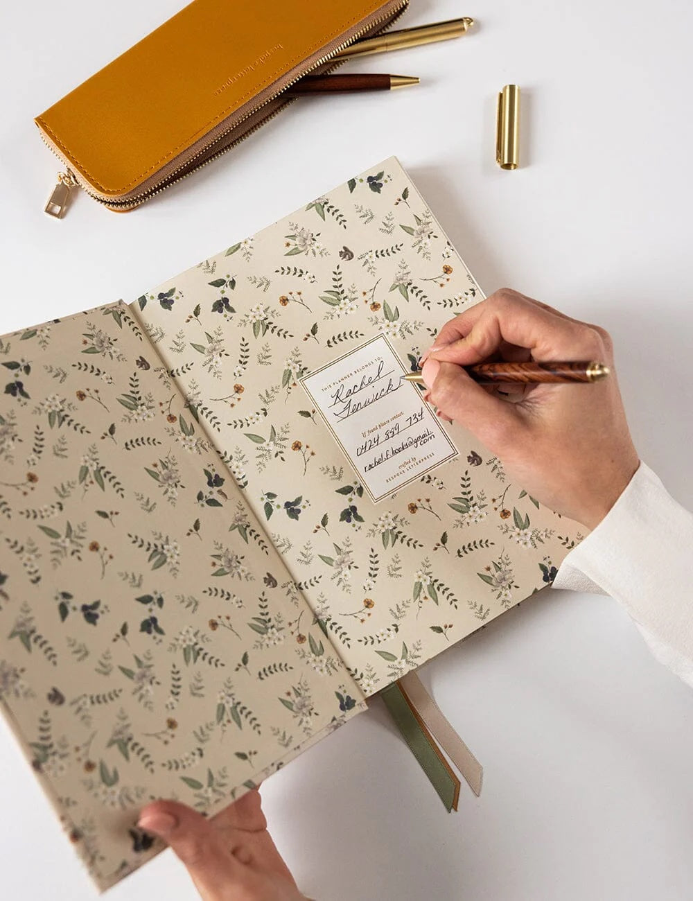2026 Desktop Linen Bound Planner / Button Fern