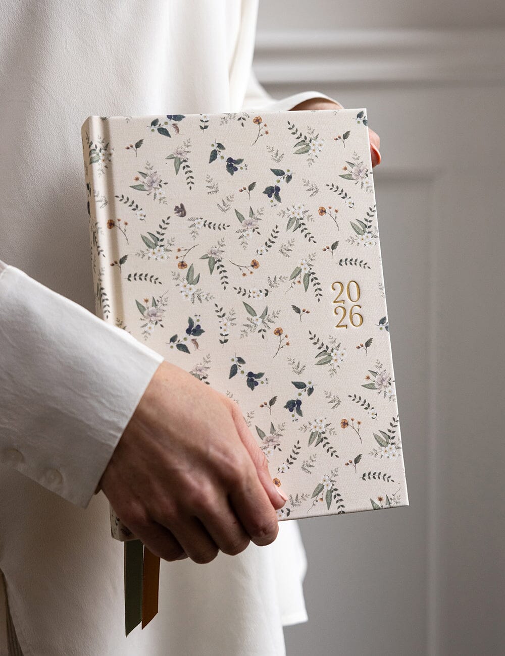2026 Desktop Linen Bound Planner / Button Fern
