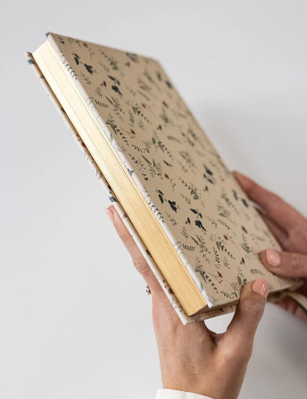 2026 Desktop Linen Bound Planner / Button Fern