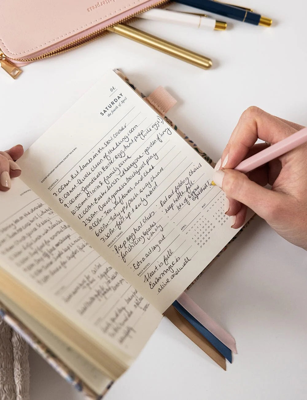 2026 Day to a Page Linen Bound Planner / Bluebuds
