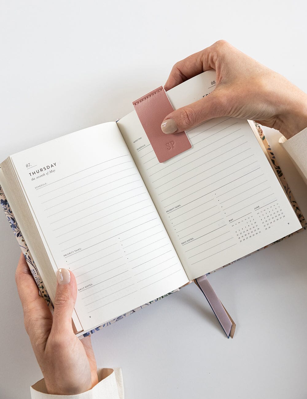 2026 Day to a Page Linen Bound Planner / Bluebuds