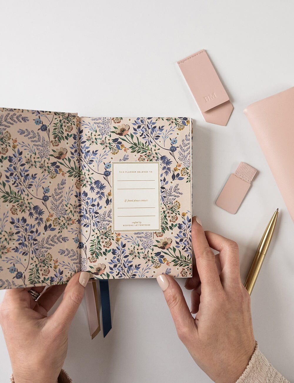 2026 Day to a Page Linen Bound Planner / Bluebuds