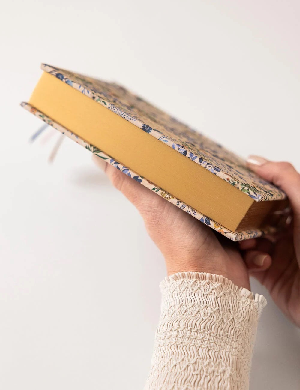 2026 Day to a Page Linen Bound Planner / Bluebuds