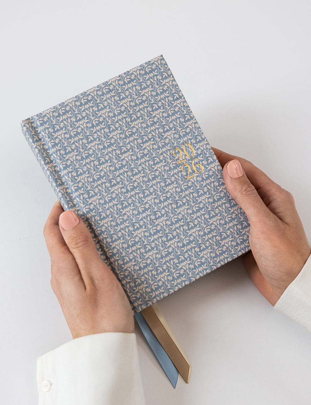2026 Day to a Page Linen Bound Planner / Frost Bramble