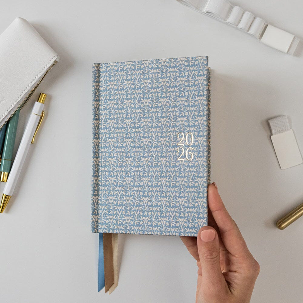 2026 Day to a Page Linen Bound Planner / Frost Bramble