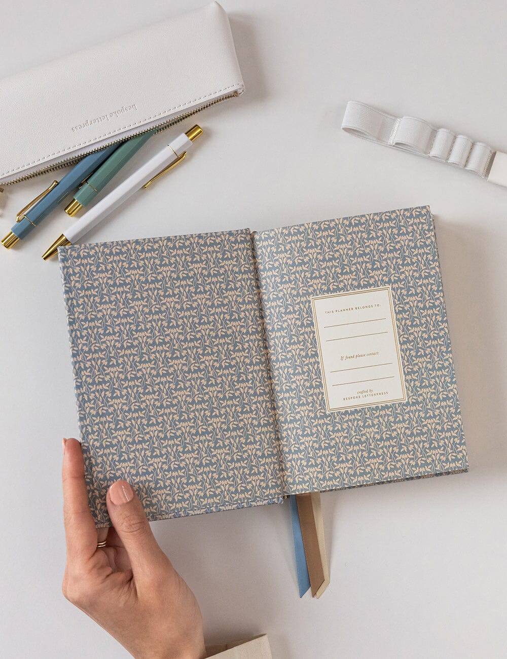 2026 Day to a Page Linen Bound Planner / Frost Bramble