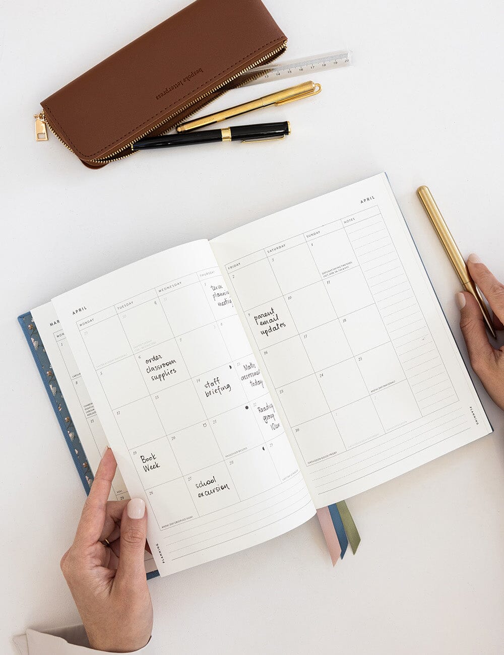 2027 Teachers Desktop Planner / Pembroke Blue