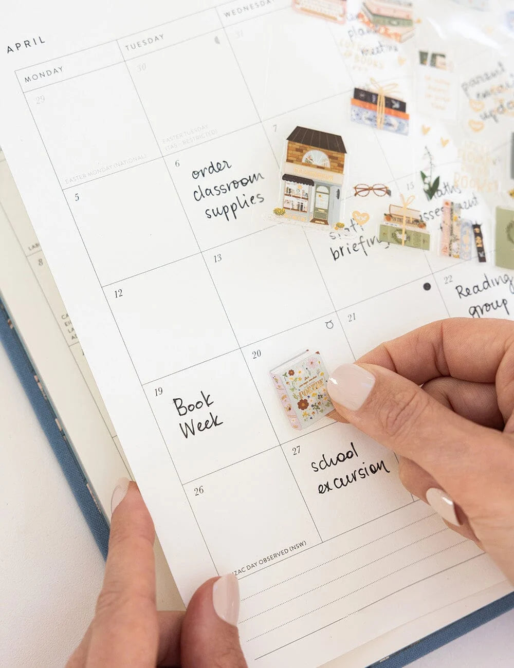 2027 Teachers Desktop Planner / Pembroke Blue