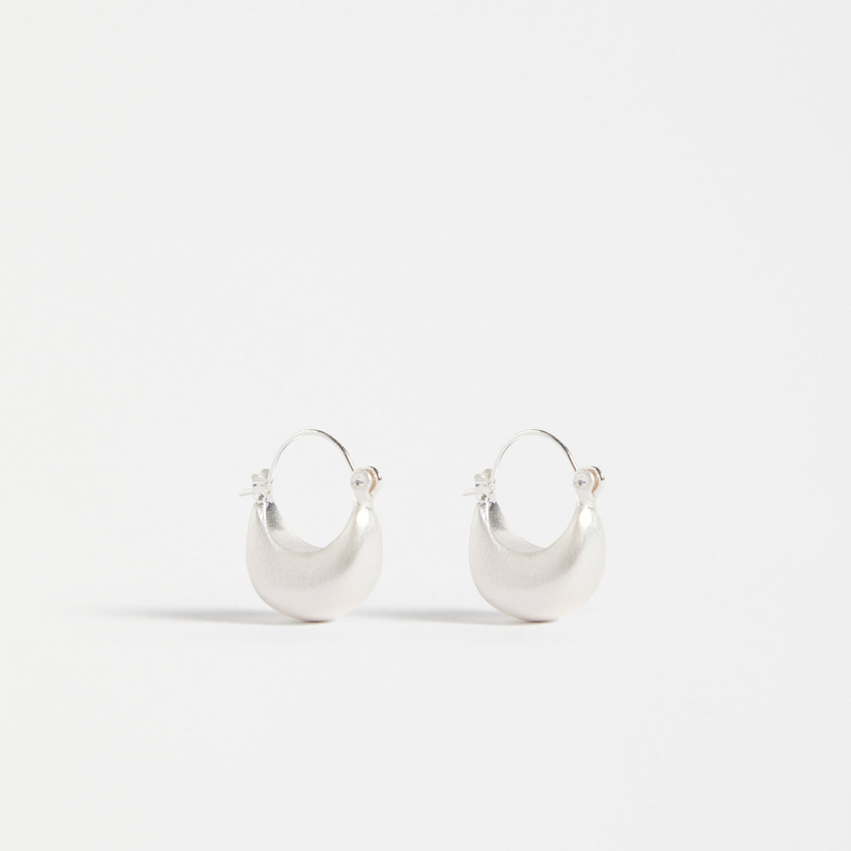 Ellik Short Hoop Earring / Silver