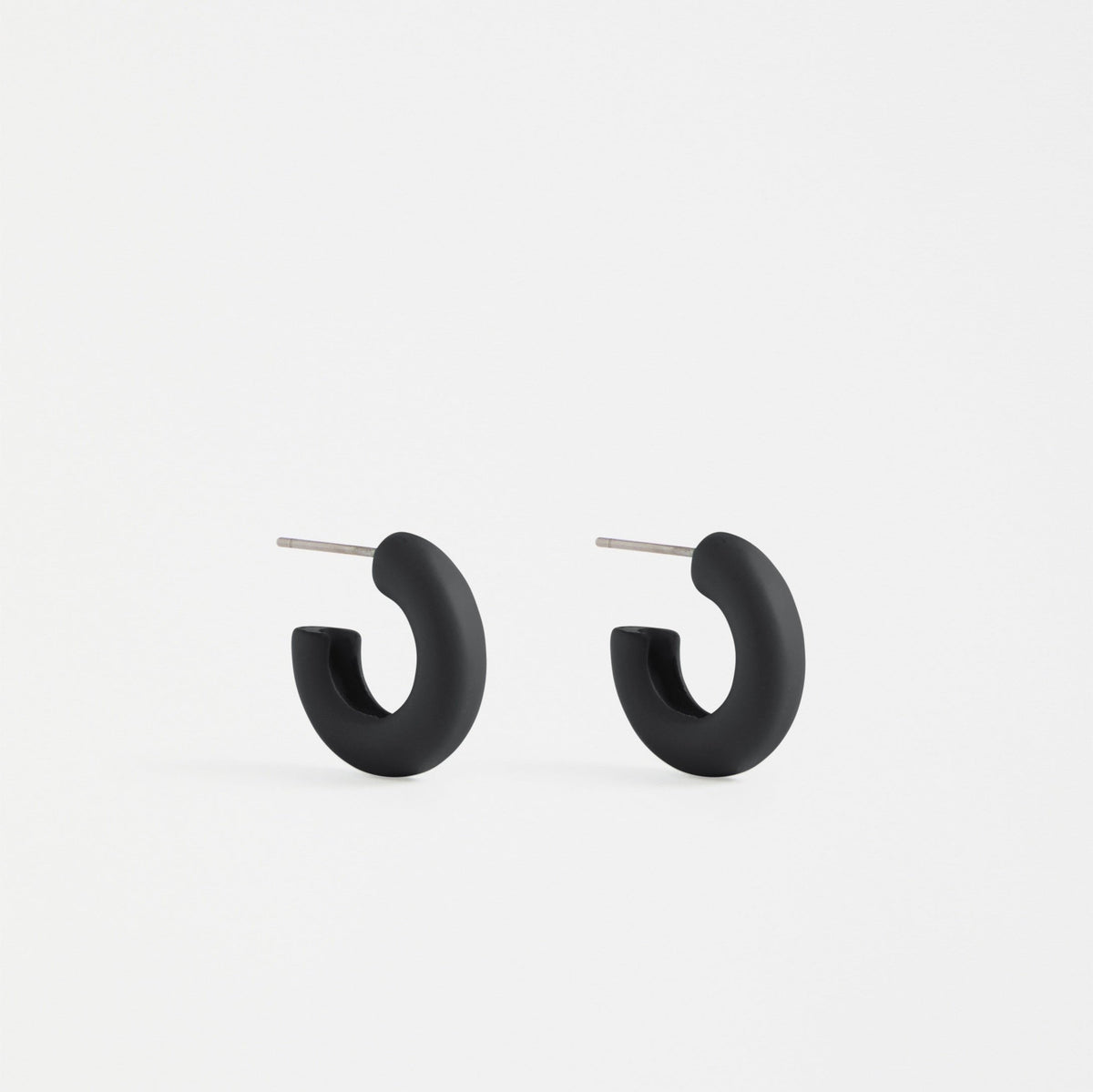 Minn Hoop Earring / Black