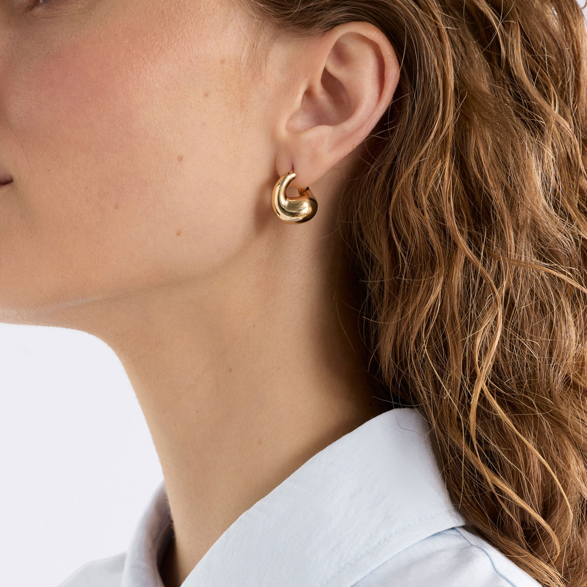 Aisem Mini Hoop Earring / Gold