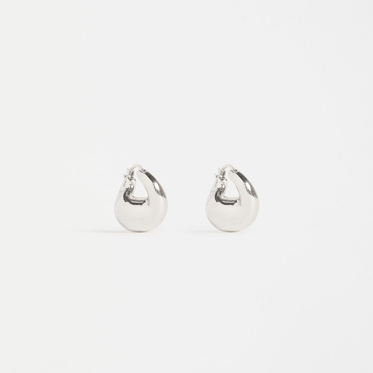 Aisem Mini Hoop Earring / Silver