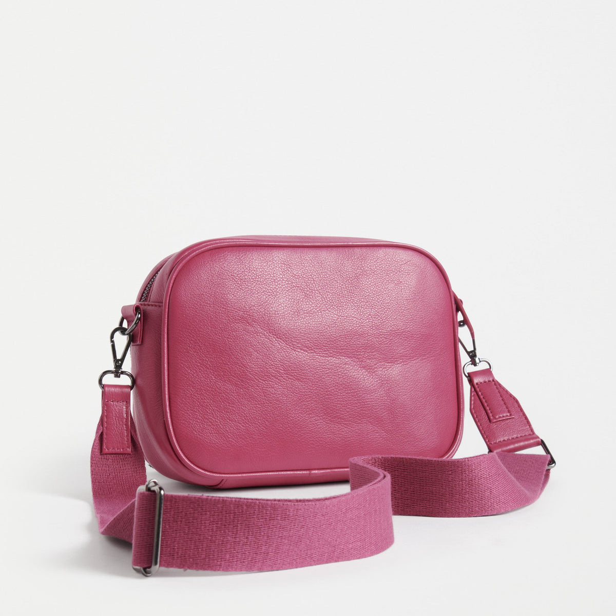 Kassel Leather Crossbody / Fuchsia