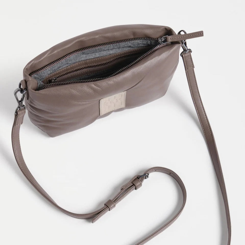 Moln Clutch / Dark Taupe