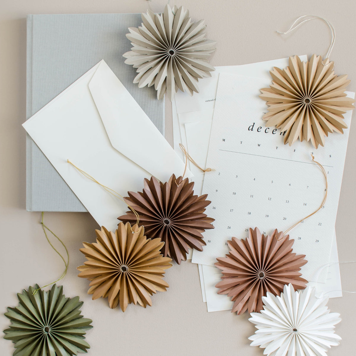 Hanging Star Ornament / Golden Sand
