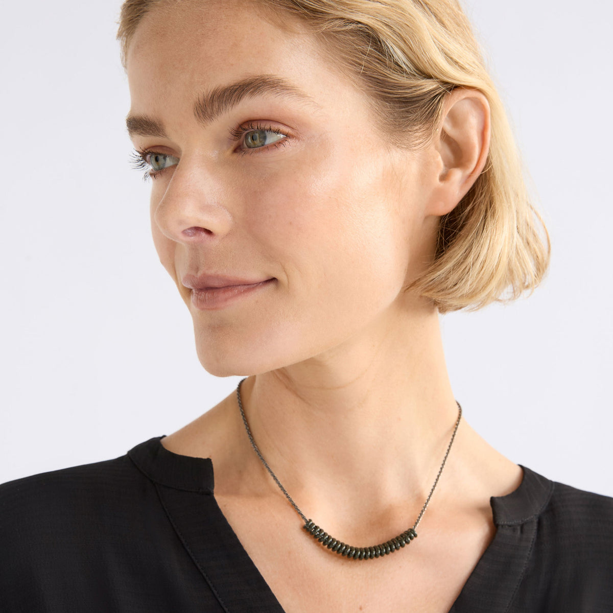Vrid Necklace / Dark Olive