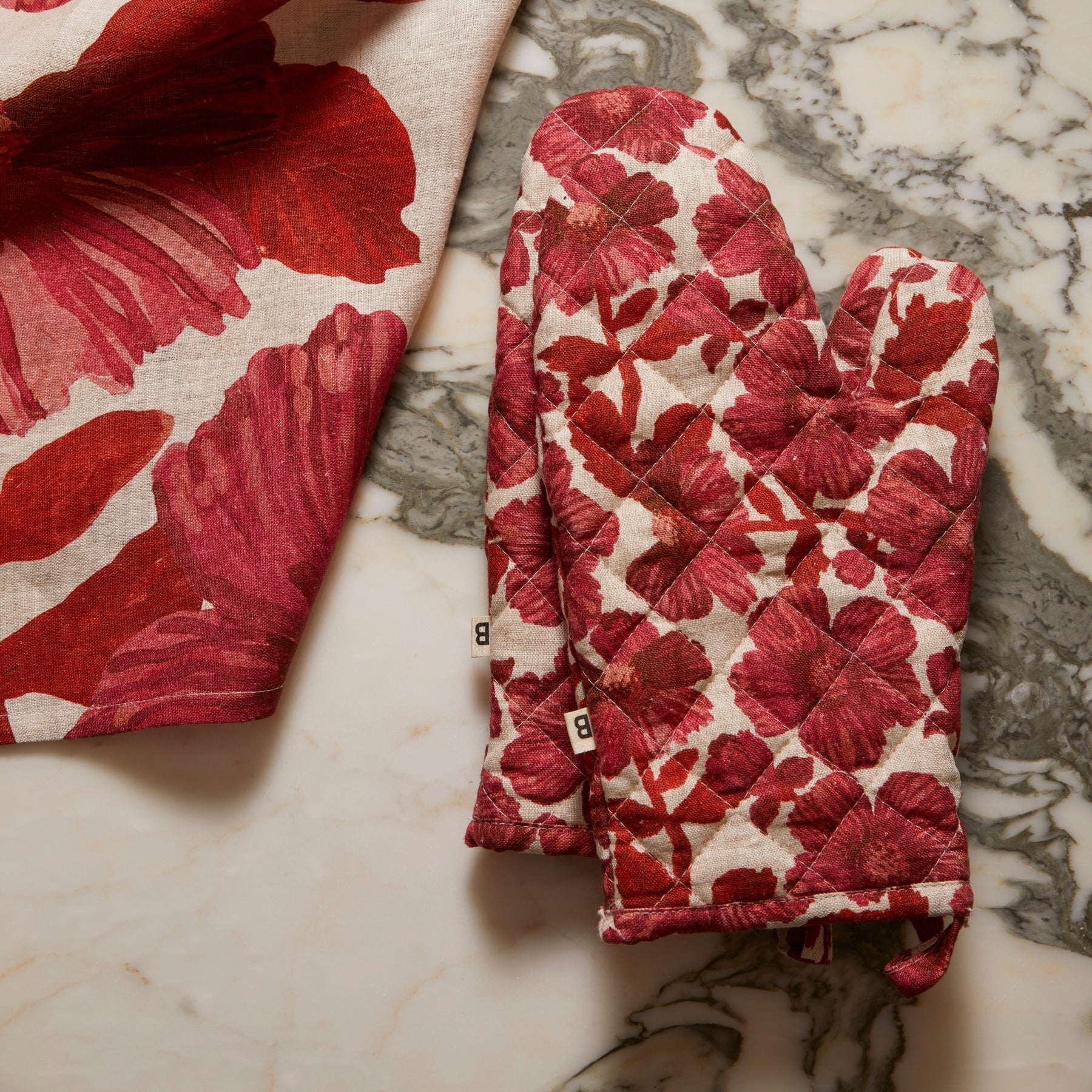 Leon Cerise Oven Mitt