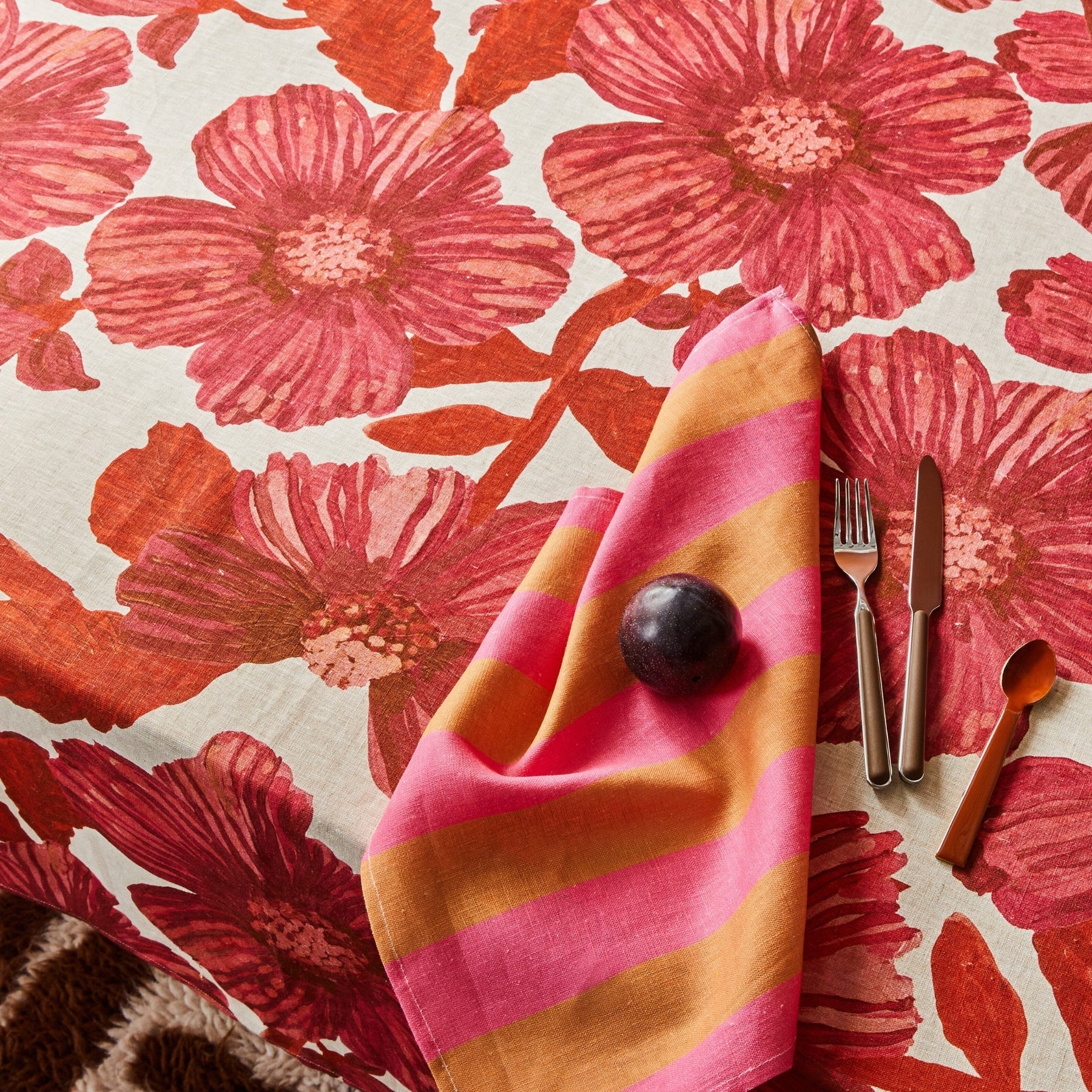 Leon Cerise Tablecloth