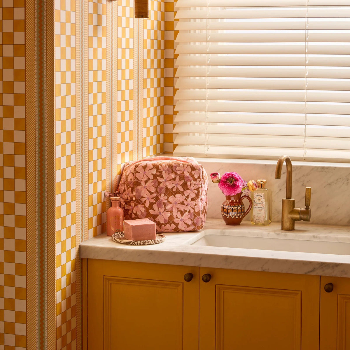 Violet Tan Toiletry Bag / Medium