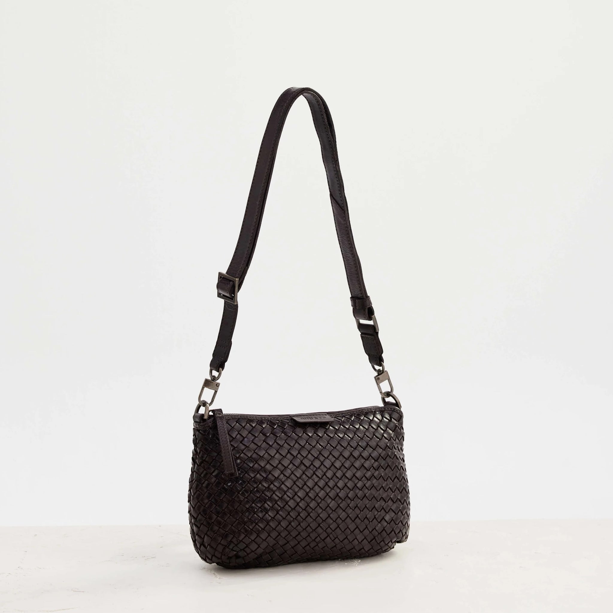 Basque Crossbody Bag / Chocolate