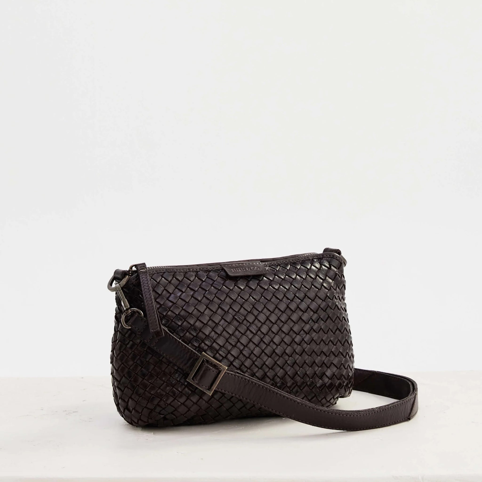 Basque Crossbody Bag / Chocolate