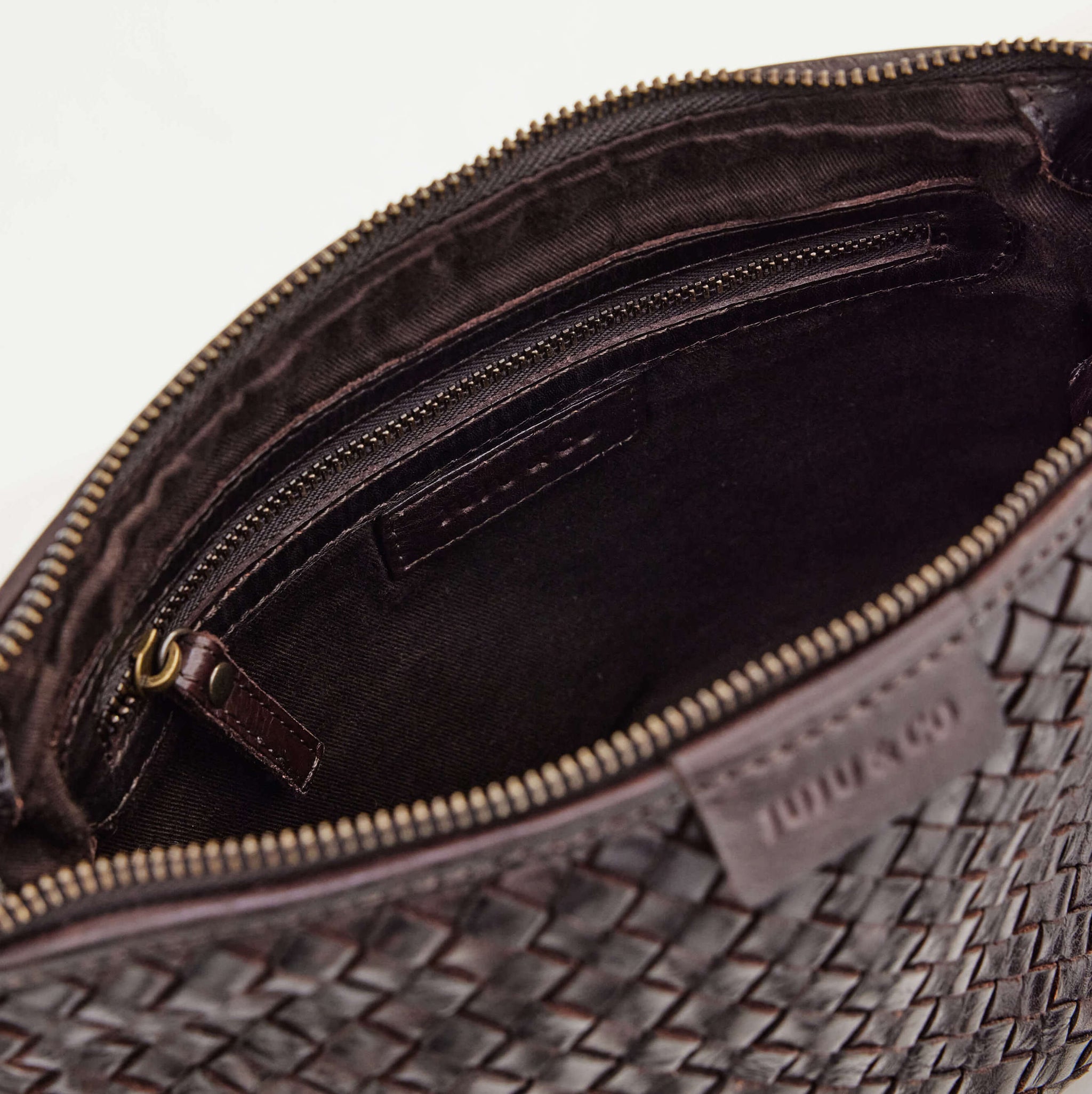 Basque Crossbody Bag / Chocolate