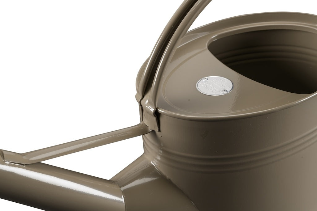 Waterfall 9L Watering Can / Truffle