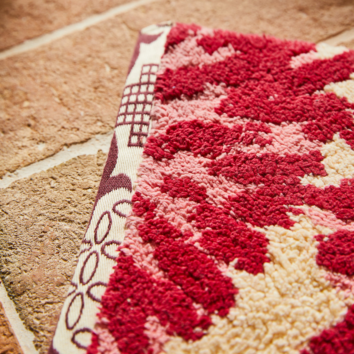 Isabella Bath Mat / Crimson