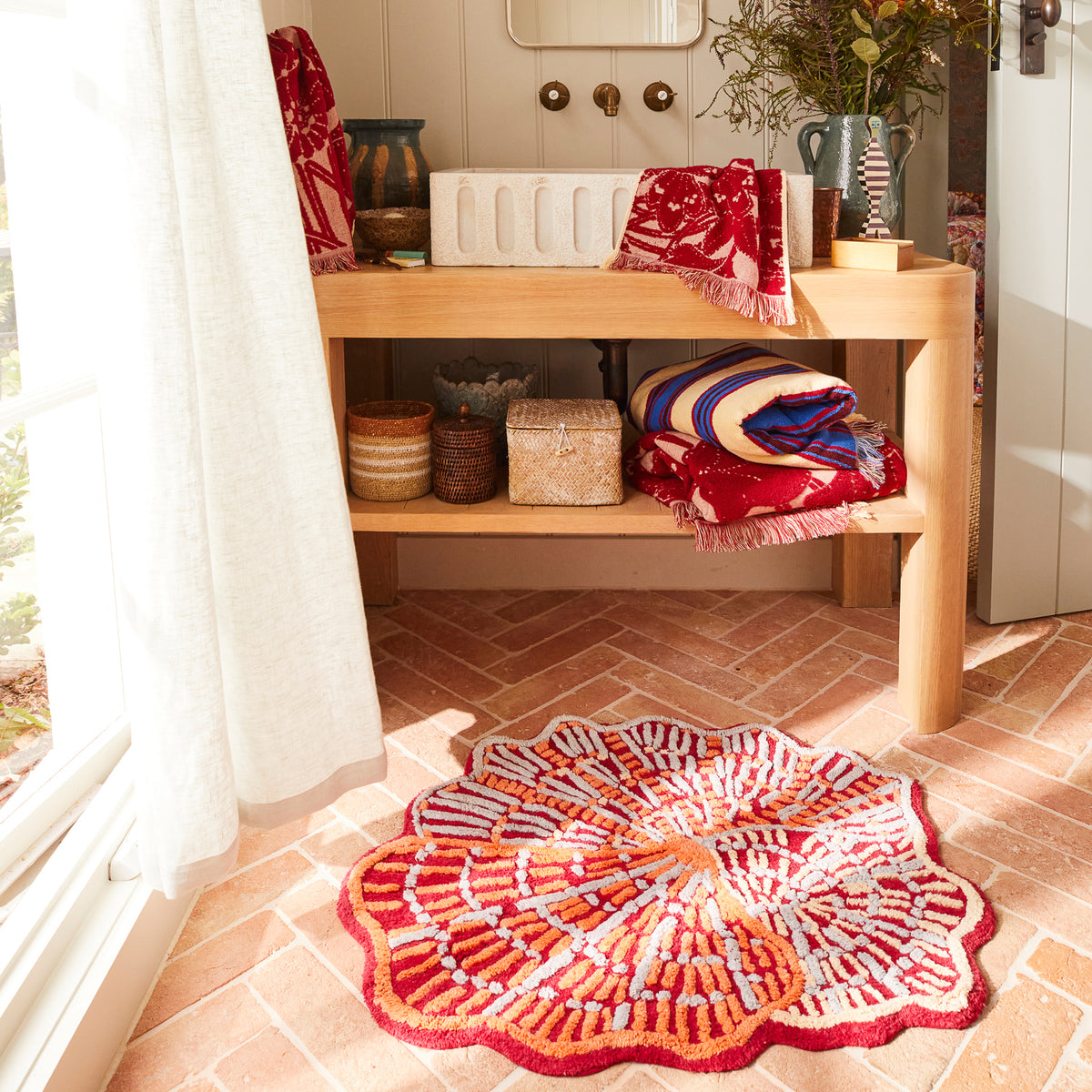 Claudelle Bath Mat / Crimson