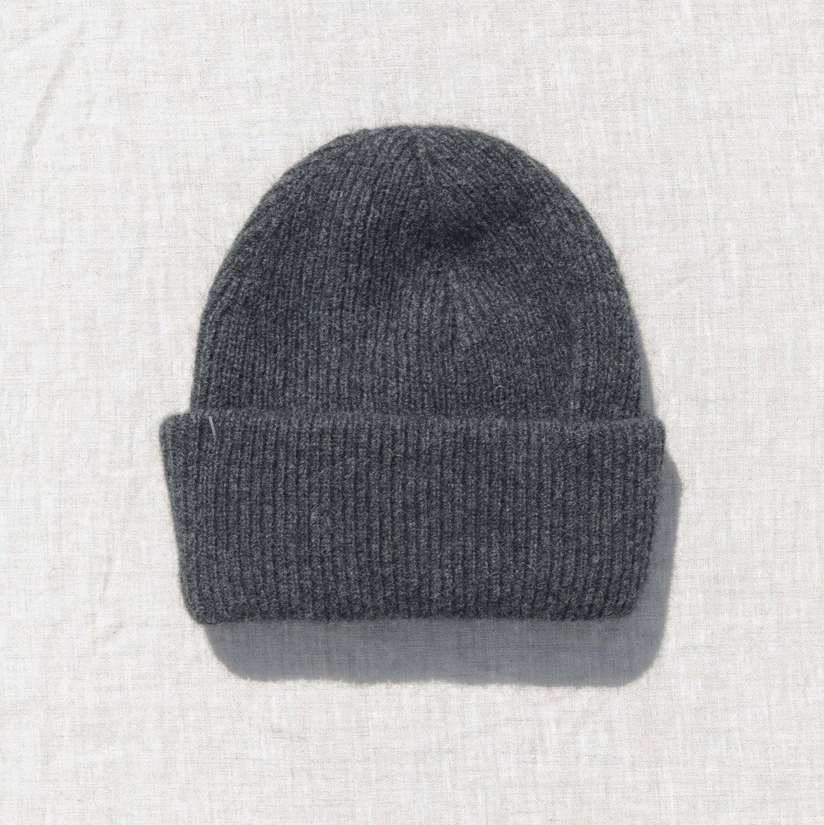 Possum Merino Fine Rib Beanie / Charcoal